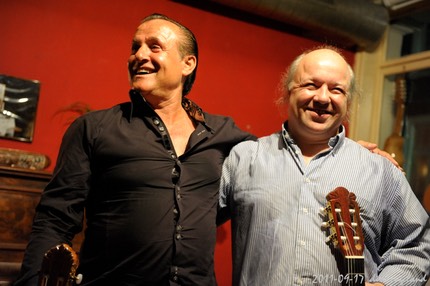 Mike Reinhardt und Kai Heumann strahlen nach dem Konzert in die Kamera. ©by Dirk Engeland
