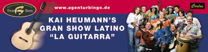 banner Gran Show Latino. blauer Hintergrund, oben roter Streifen. links das Gitarrenmodell "Kai Heumann" mit 29 Bünden. Mittig-links die Schrift Kai heumann's Gran Show Latino "la Guitarra". rechts 14 Musiker und Tänzer mit Kai Heumann in der Mitte 